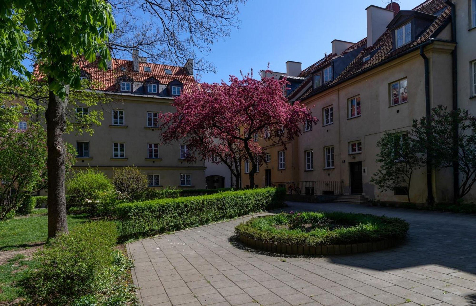 Fashioned Apartment Rycerska By Noclegi Renters Varşovia Exterior foto